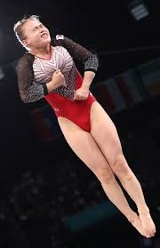 詹姆斯背后传球制造得分机会